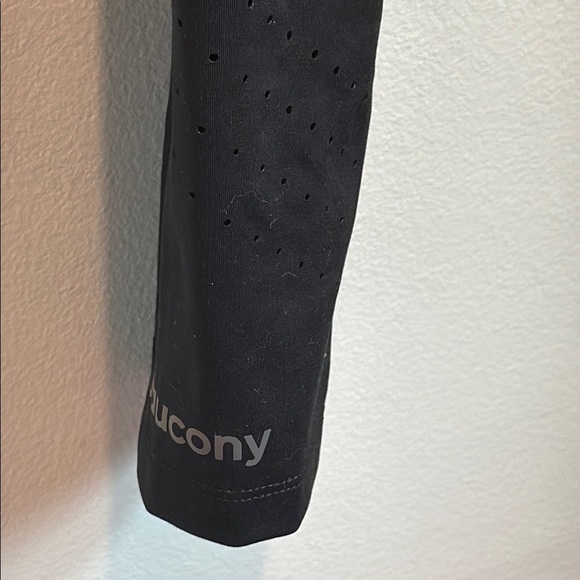 Saucony XS Explorer Utility Crop Tight Black Leggings - Picture 5 of 11